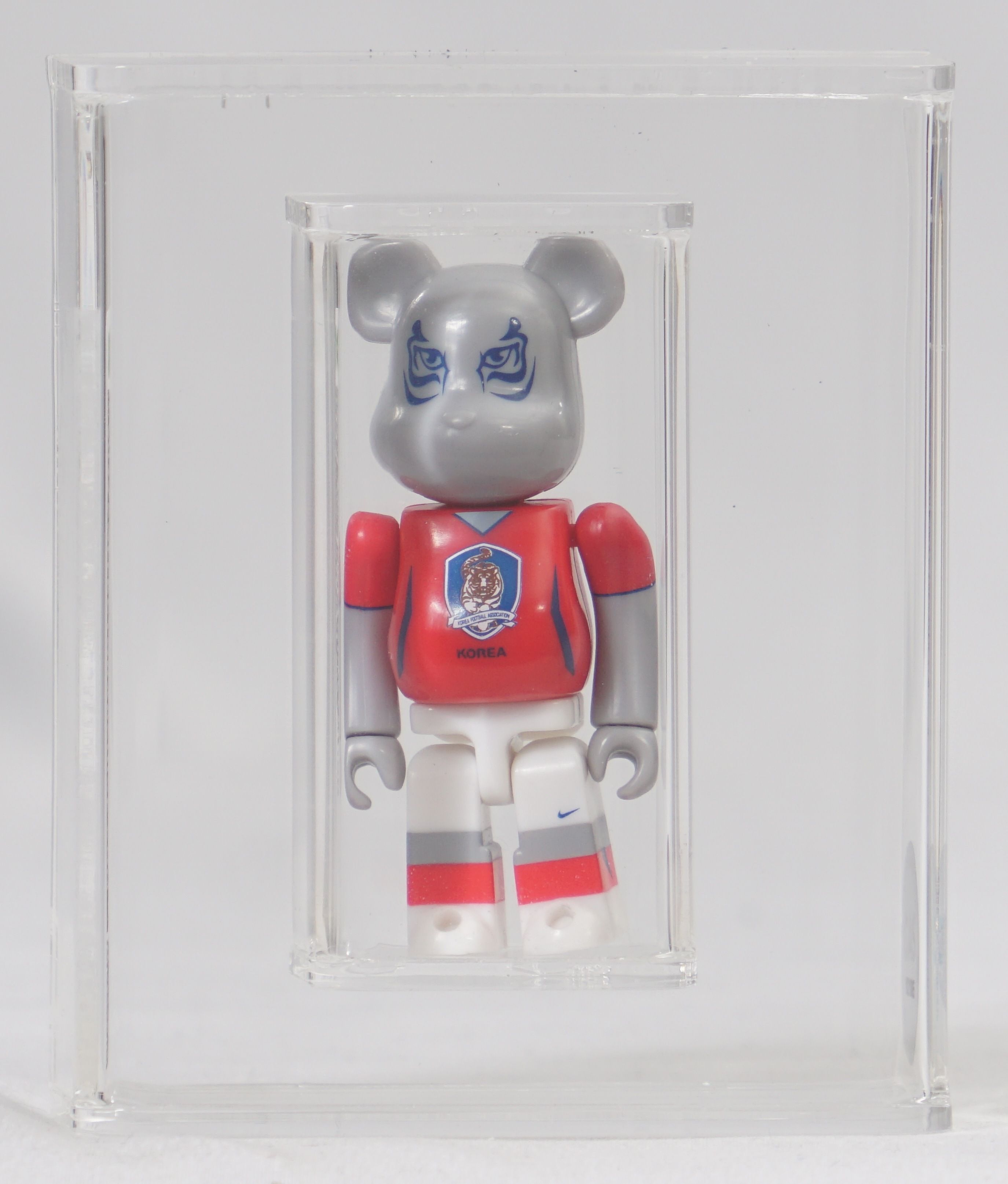 2006 Medicom Toys Bearbrick 100% Loose Figure - Korea (Joga 2006 Medicom Toys Bearbrick 100% Loose Figure - Korea (Joga