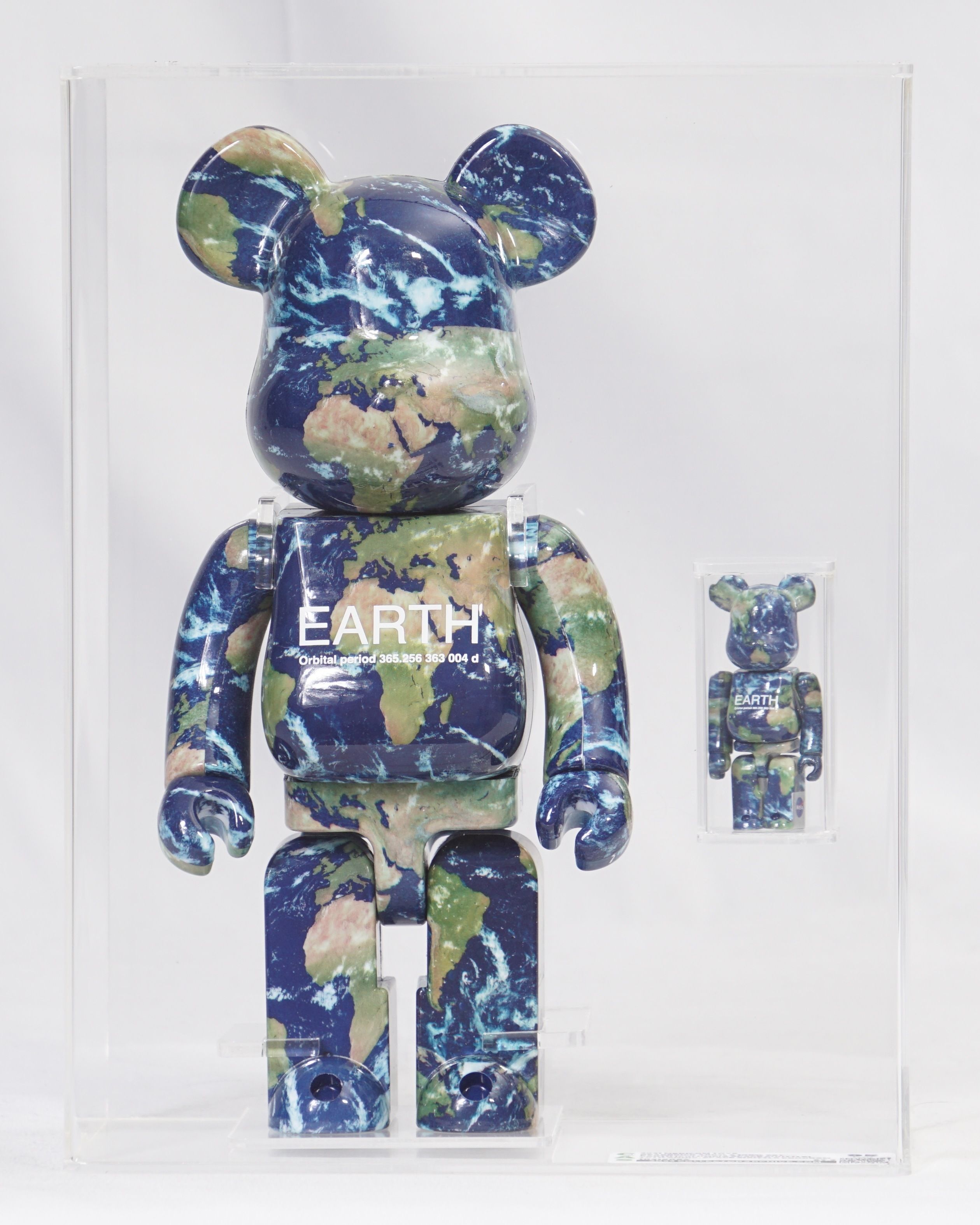 2021 Medicom Toys Bearbrick 400% & 100% Figure Set - Earth