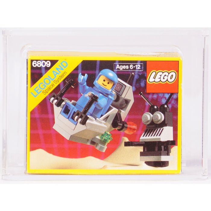 1988 LEGO Boxed Legoland Space System XT 5 and Droid 6809 with Flat Flap